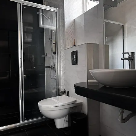 Agusta Hotel, Garden & Хотел 3*