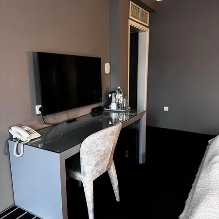 Agusta Hotel, Garden & Хотел 3*