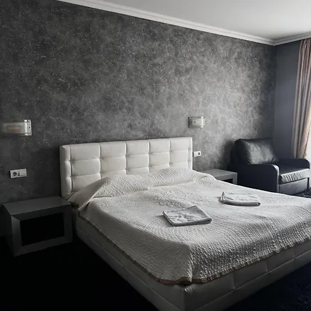 Agusta Hotel, Garden &