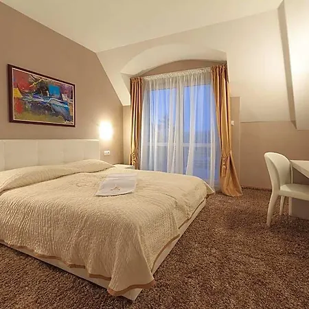 Agusta Hotel, Garden & Хотел