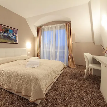 Hotel Agusta Hotel, Garden & 3*